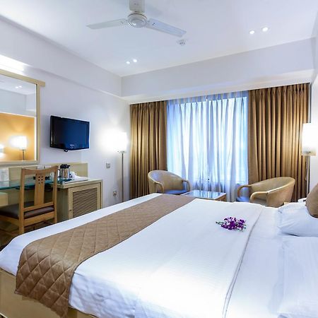 The Royal Orchid Hotel, Chembur ムンバイ エクステリア 写真