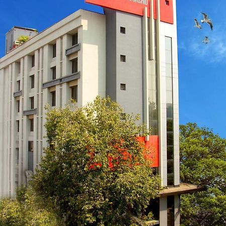 The Royal Orchid Hotel, Chembur ムンバイ エクステリア 写真