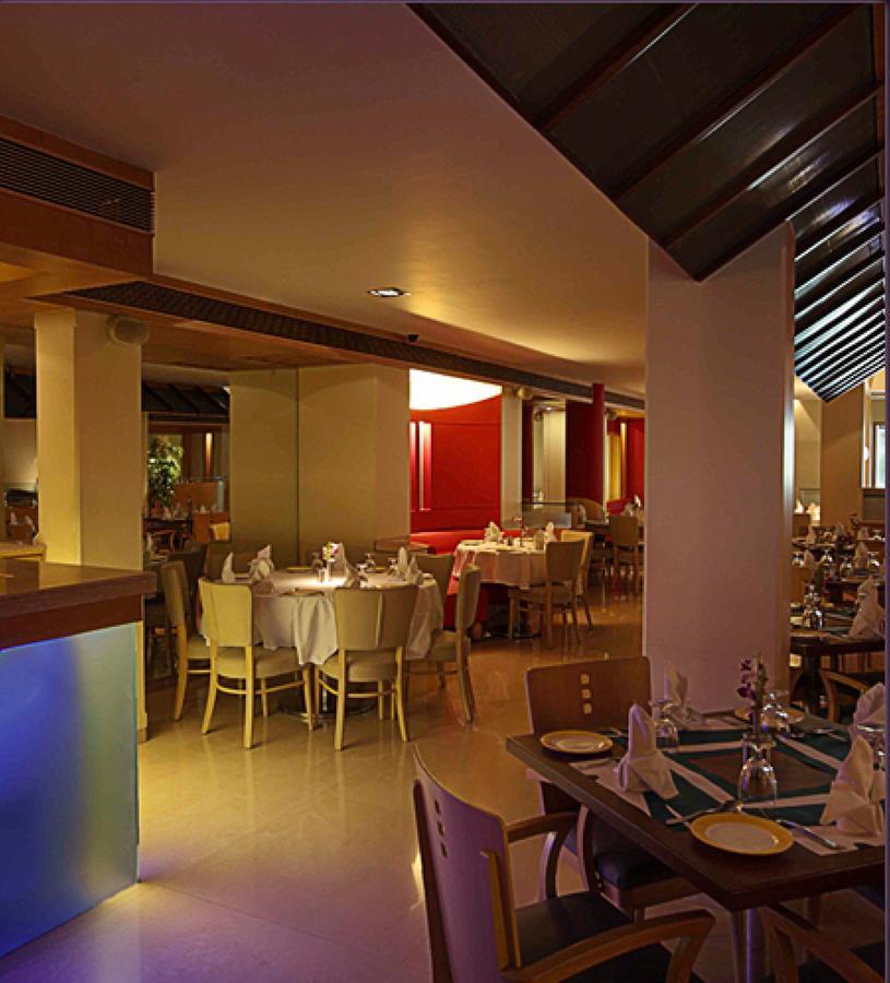 The Royal Orchid Hotel, Chembur ムンバイ エクステリア 写真