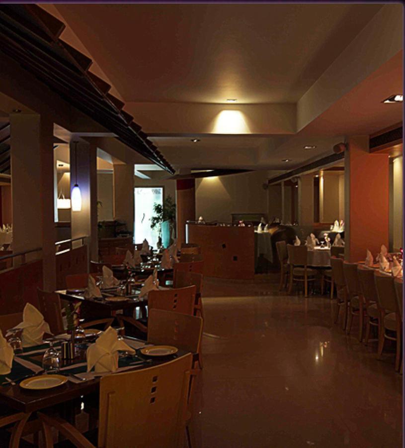 The Royal Orchid Hotel, Chembur ムンバイ エクステリア 写真