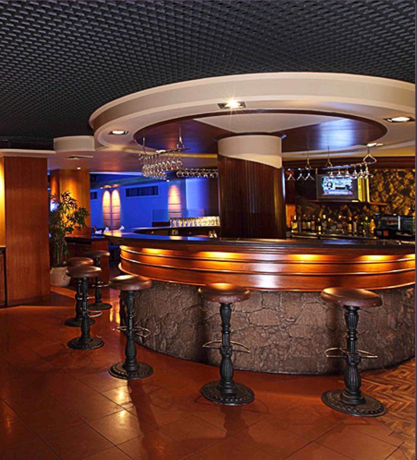 The Royal Orchid Hotel, Chembur ムンバイ エクステリア 写真