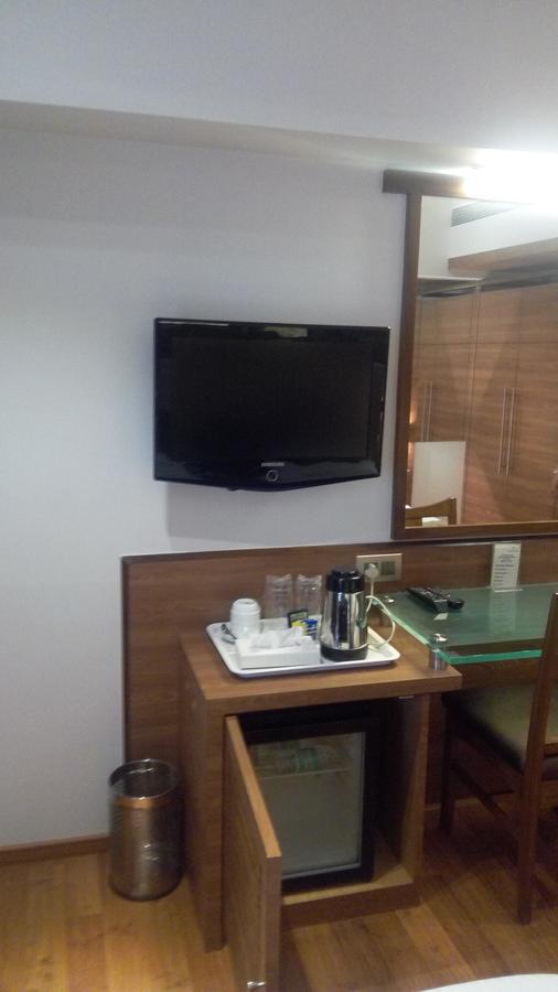 The Royal Orchid Hotel, Chembur ムンバイ エクステリア 写真