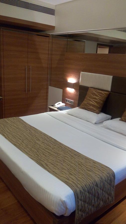 The Royal Orchid Hotel, Chembur ムンバイ エクステリア 写真