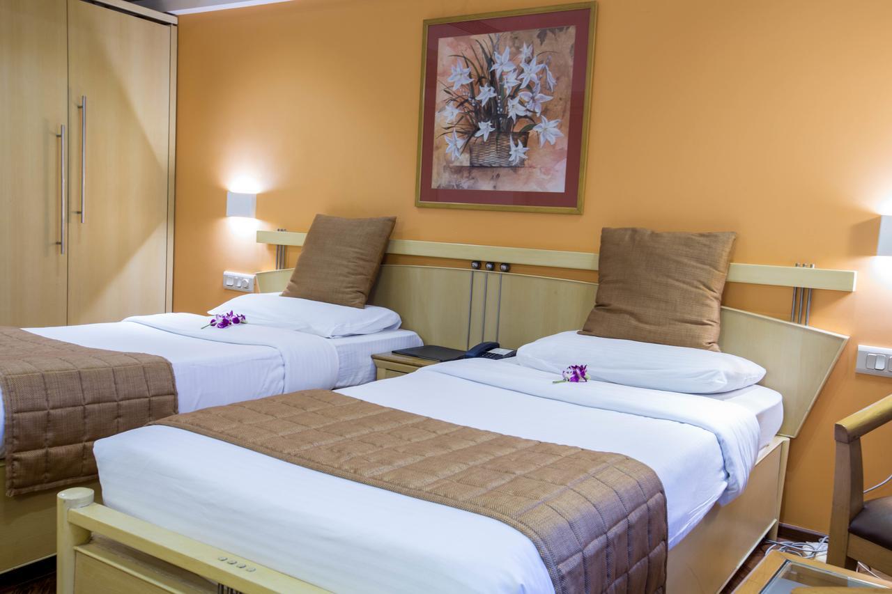 The Royal Orchid Hotel, Chembur ムンバイ エクステリア 写真