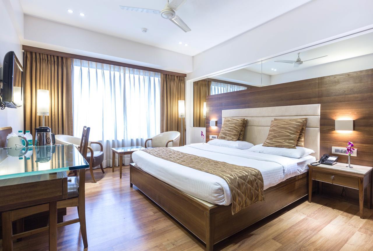 The Royal Orchid Hotel, Chembur ムンバイ エクステリア 写真